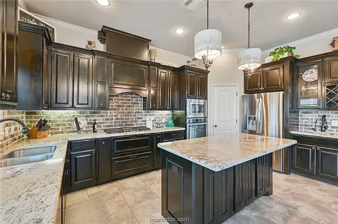 3305 Covington Ct, Bryan, TX 77808 photo 10