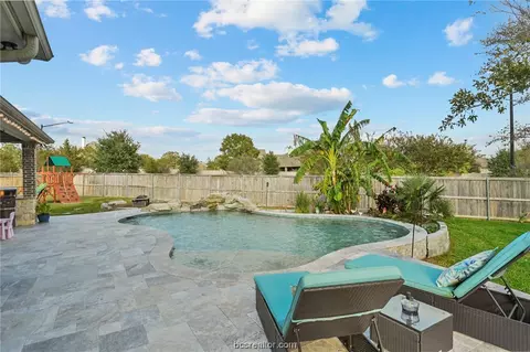 3305 Covington Ct, Bryan, TX 77808 photo 2