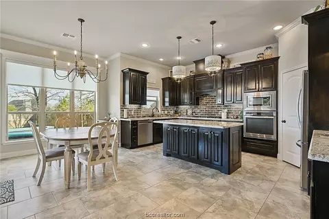 3305 Covington Ct, Bryan, TX 77808 photo 8