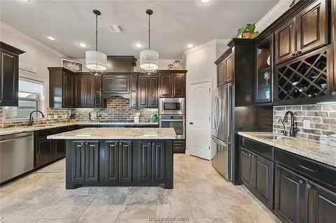 3305 Covington Ct, Bryan, TX 77808 photo 9