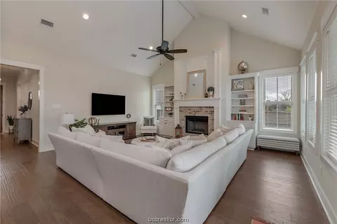 4203 Harding Ct, Bryan, TX 77802 photo 5
