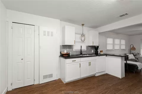 1304 E 23rd St, Bryan, TX 77803 photo 11