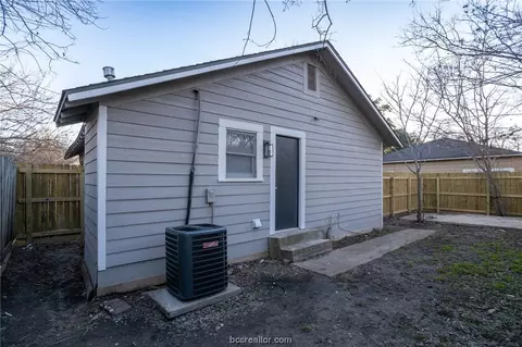 1304 E 23rd St, Bryan, TX 77803 photo 18
