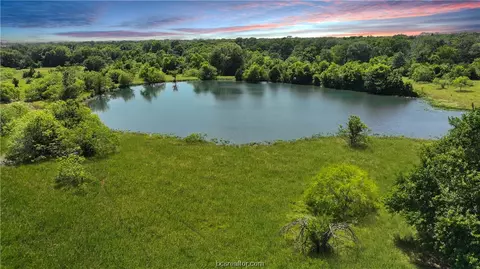10101 Edge Cut Off Rd, Hearne, TX 77859