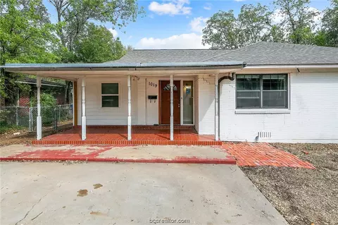 1019 Harrington, College Station, TX 77840
