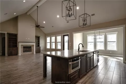 2955 Archer Dr, Bryan, TX 77808 photo 3