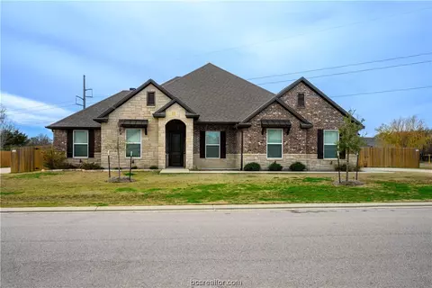 2955 Archer Dr, Bryan, TX 77808