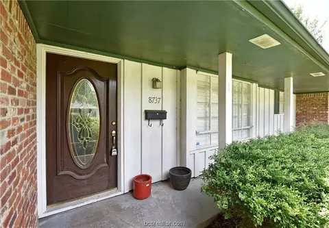 8737 Tollis St, Houston, TX 77055