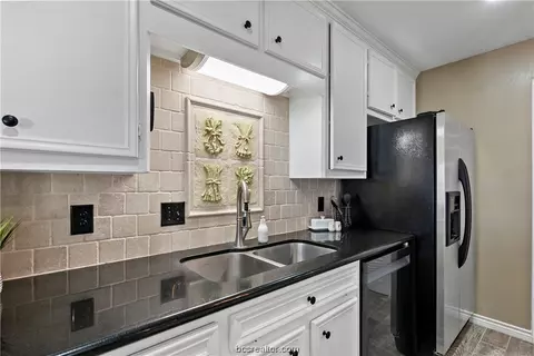 Kitchen - 2510 Arbor Dr, Bryan, TX 77802 photo 5 of 6