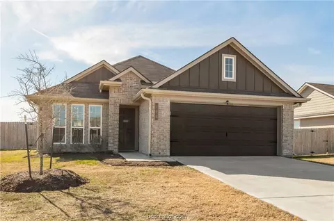 105 Meadow Lake Ct, Navasota, TX 77868