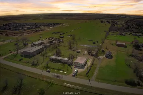 34427 Owens Rd, Hempstead, TX 77445