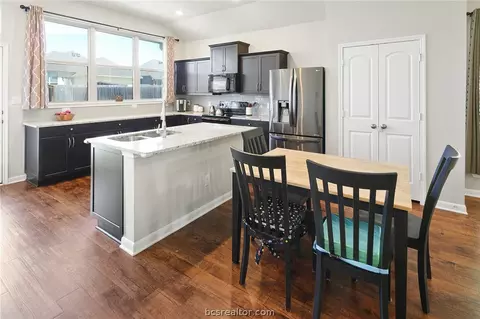 Kitchen - 2010 Shimla Dr, Bryan, TX 77807 photo 2 of 7