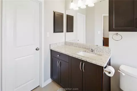 Bath - 2010 Shimla Dr, Bryan, TX 77807 photo 3 of 4