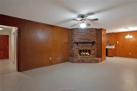 1304 Broadmoor Dr, Bryan, TX 77802 photo 7