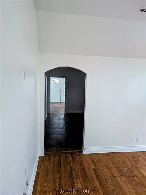 Entry Way - 1100 E 28th St, Bryan, TX 77803 photo 1 of 2