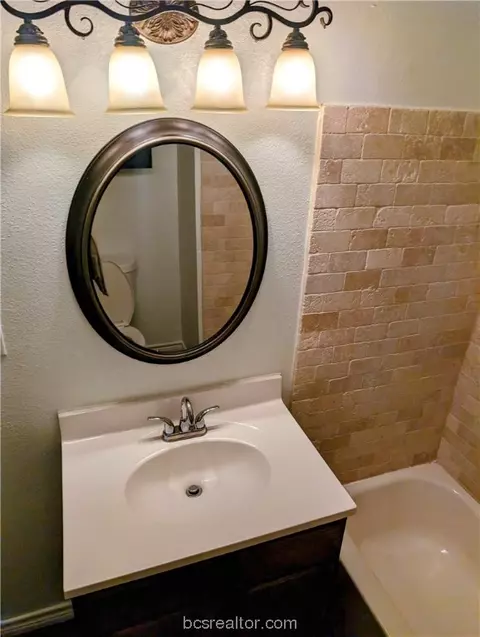 Bath - 1100 E 28th St, Bryan, TX 77803 photo 4 of 4