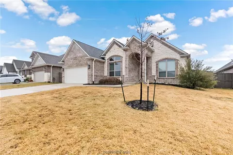 5002 Greyrock Dr, Bryan, TX 77802 photo 2