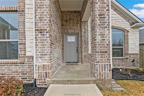 5002 Greyrock Dr, Bryan, TX 77802 photo 3