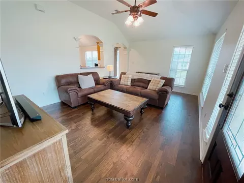 2907 Elise Ln, Bryan, TX 77802 photo 3