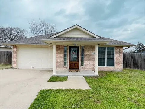 2907 Elise Ln, Bryan, TX 77802