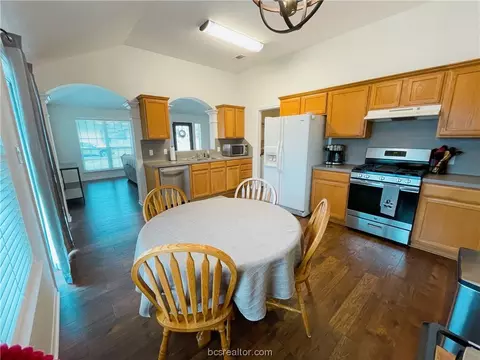 2907 Elise Ln, Bryan, TX 77802 photo 6