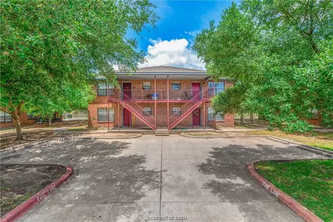 1806 Woodsman Drive A-d, College Station, TX 77840