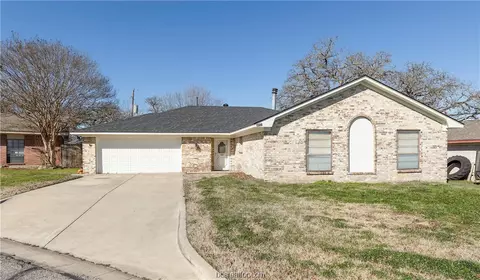 3004 Allen Cir, Bryan, TX 77803