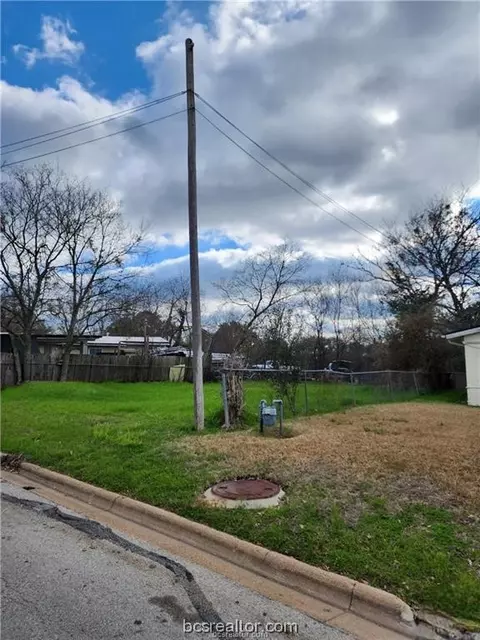 309 Trant St, Bryan, TX 77803 photo 5