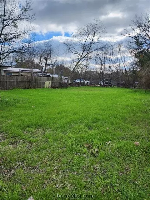 309 Trant St, Bryan, TX 77803 photo 2