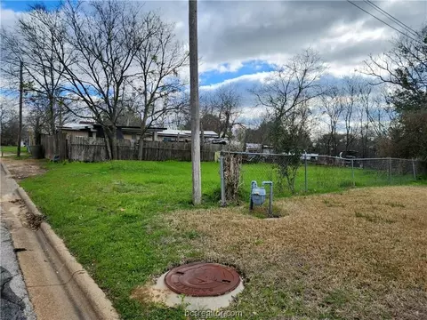 309 Trant St, Bryan, TX 77803 photo 4