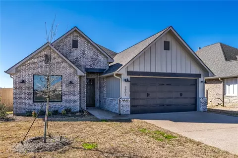 2806 Bombay Ct, Bryan, TX 77808