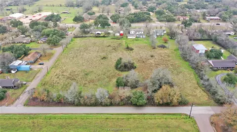 1305 E Morris St, Madisonville, TX 77864