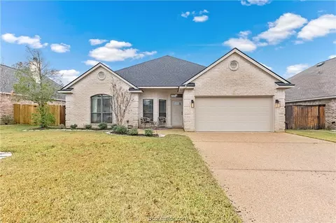 912 Delrey Dr, College Station, TX 77845