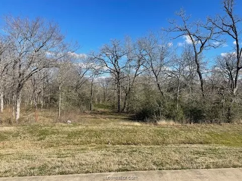 4910 Holden Cir, College Station, TX 77845