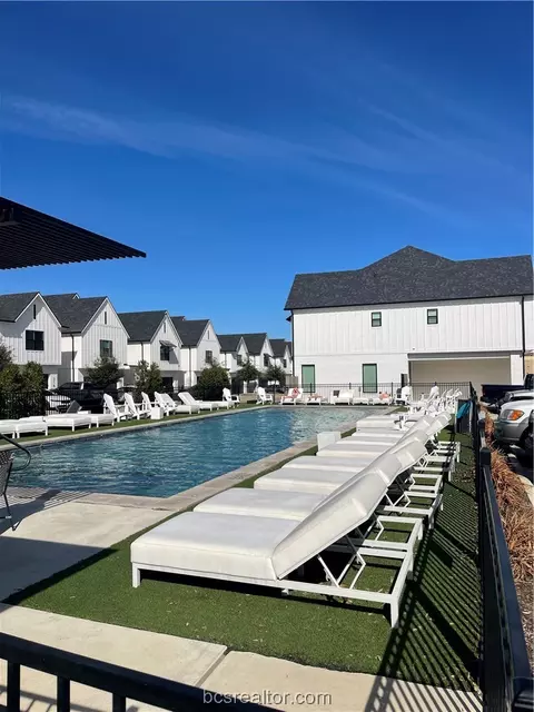 290 Estates Cir, College Station, TX 77840