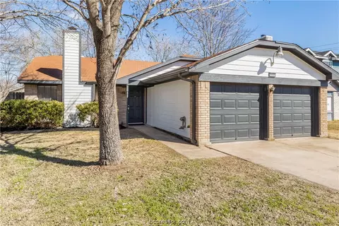 1111 Chinaberry Dr, Bryan, TX 77803