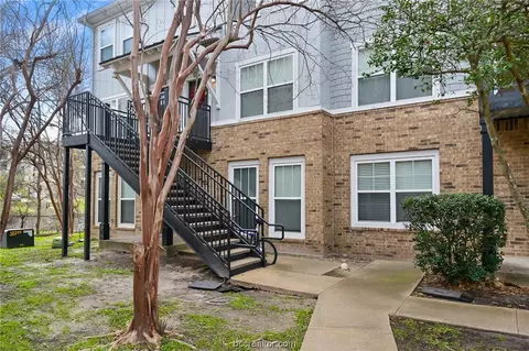 1725 Harvey Mitchell #111, College Station, TX 77840