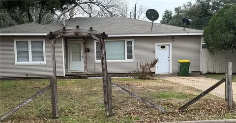 607 Wheelock St, Hearne, TX 77859