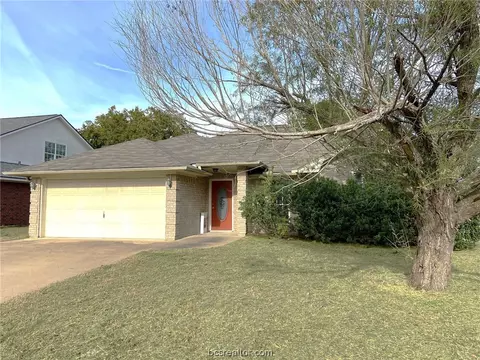 1303 Skyline Ct, College Station, TX 77845