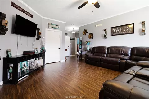 1451 Cedarcrest Ln, Bryan, TX 77803 photo 5