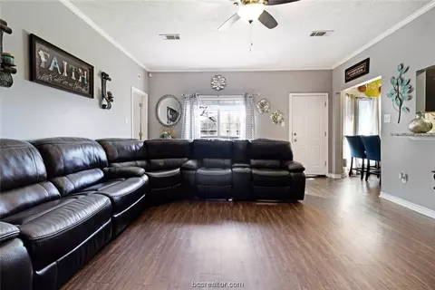 1451 Cedarcrest Ln, Bryan, TX 77803 photo 4