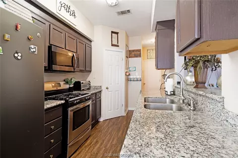 1451 Cedarcrest Ln, Bryan, TX 77803 photo 7