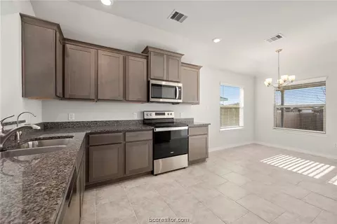 1981 Thorndyke Ln, Bryan, TX 77807 photo 10