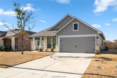 1981 Thorndyke Ln, Bryan, TX 77807 photo 2