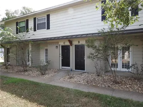 1405 Airline Dr A, College Station, TX 77845