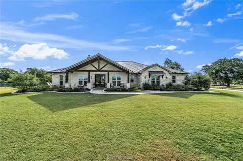 1101 Fawn Lake Dr, Bryan, TX 77808