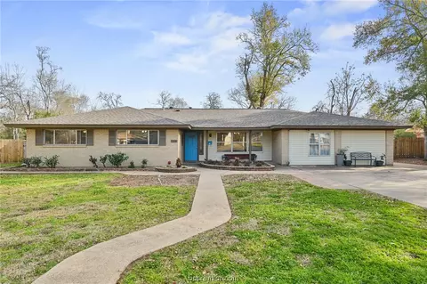 212 Redmond Dr, College Station, TX 77840