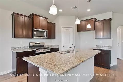 2164 Chief St, Bryan, TX 77807 photo 2