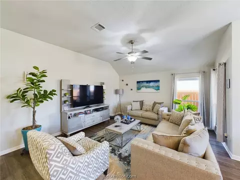 2106 Markley Dr, Bryan, TX 77807 photo 6