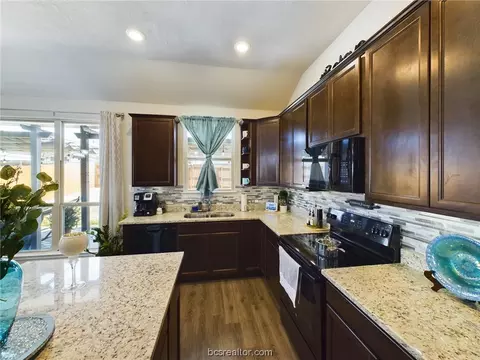 2106 Markley Dr, Bryan, TX 77807 photo 11